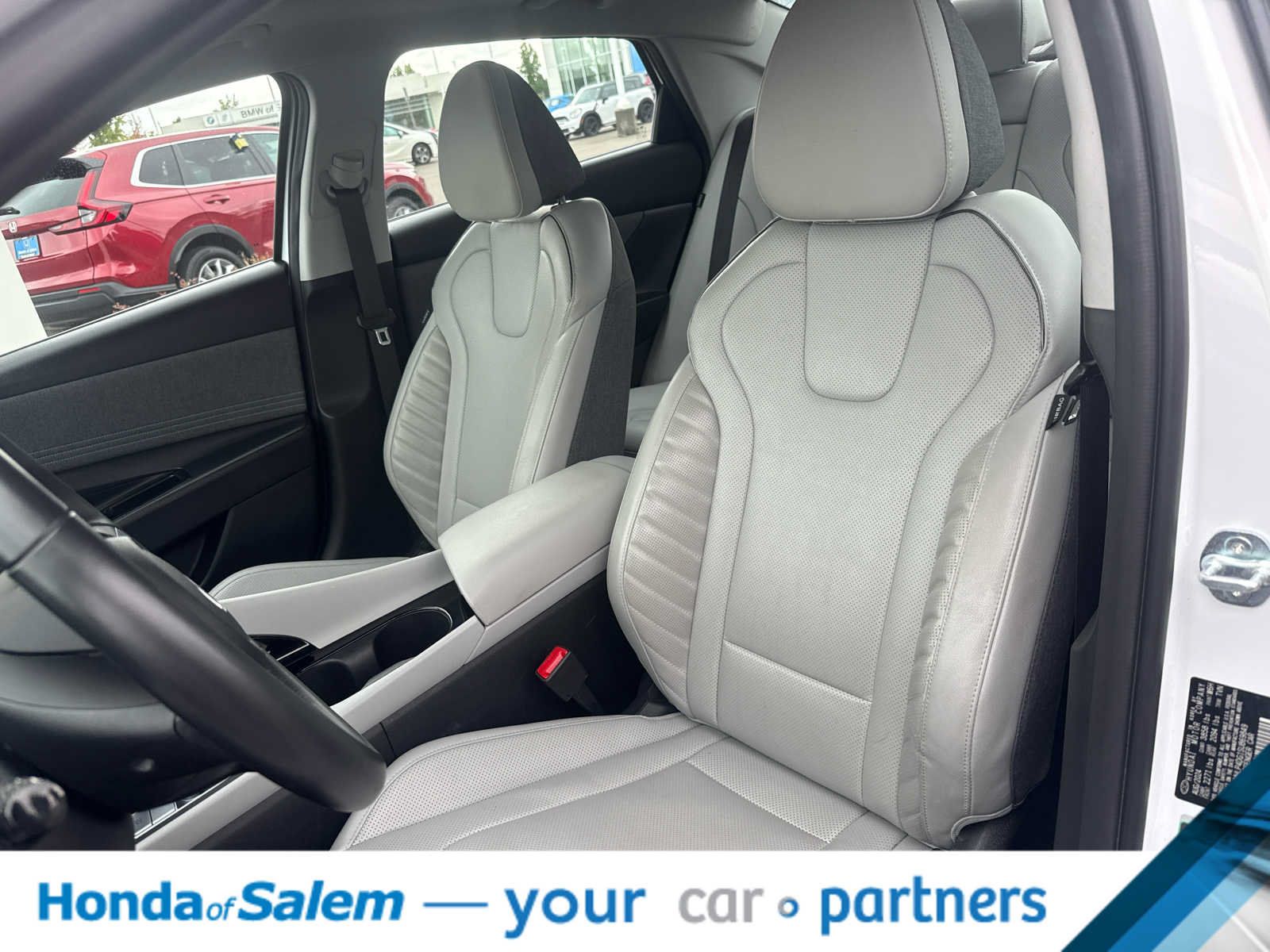 Used 2025 Hyundai Elantra Limited FWD image 12