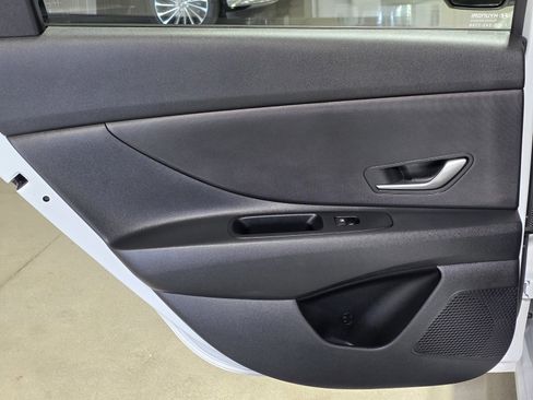 Certified 2025 Hyundai Elantra SE image 13