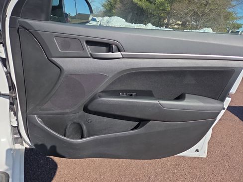 Used 2017 Hyundai Elantra Value Edition w/ Cargo Package image 17