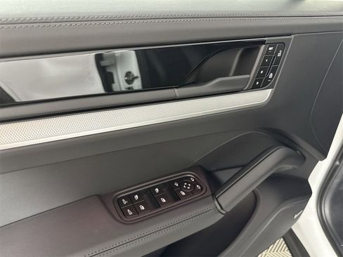 New 2025 Porsche Cayenne Coupe image 34