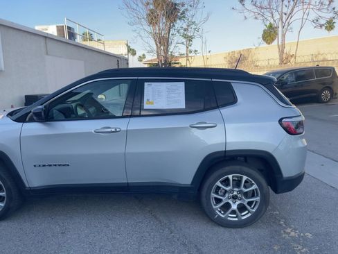 Used 2025 Jeep Compass Limited image 9