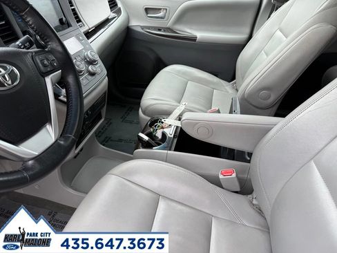 Used 2015 Toyota Sienna XLE Premium FWD image 22