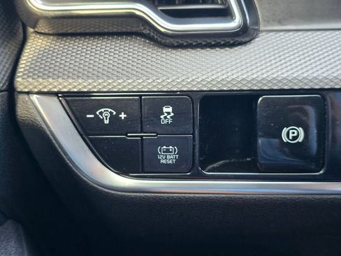 Used 2025 Kia Sportage LX FWD image 22