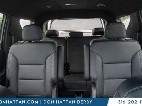 Used 2025 Chevrolet Traverse LT AWD/4WD image 16