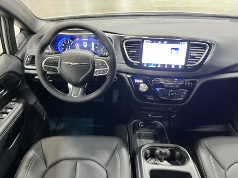 New 2026 Chrysler Voyager LX image 11