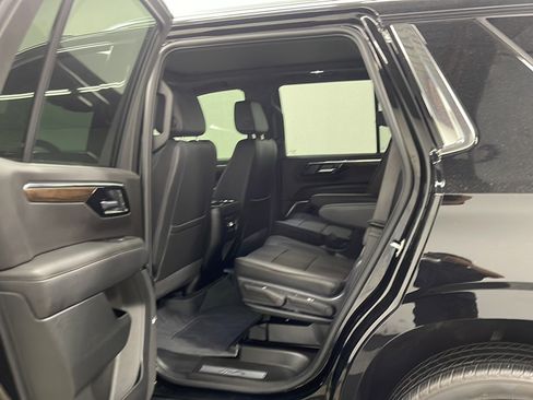 Used 2025 Chevrolet Tahoe High Country AWD/4WD image 14