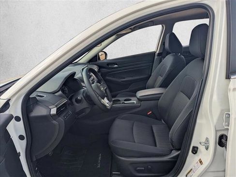 Used 2025 Nissan Altima 2.5 SV image 14
