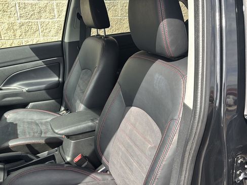 Used 2023 Mitsubishi Outlander Sport SE AWD/4WD image 6