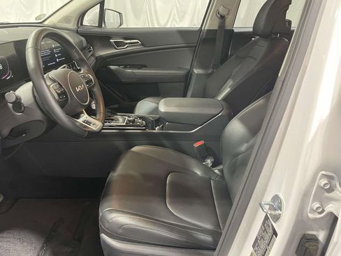 Used 2025 Kia Sportage EX FWD image 14