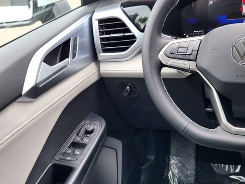 New 2026 Volkswagen Taos SE AWD/4WD image 26