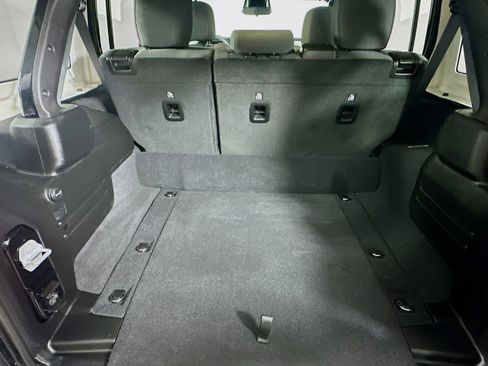 Used 2025 Jeep Wrangler Sahara image 26