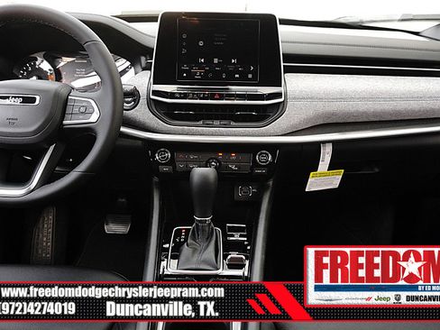 New 2026 Jeep Compass Latitude image 19