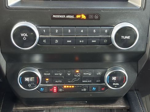 Used 2021 Ford Expedition Limited image 28