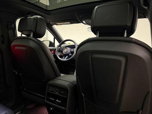 Certified 2026 Porsche Cayenne E-Hybrid Coupe AWD/4WD image 29