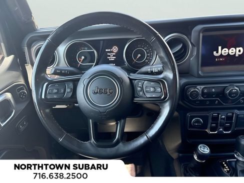 Used 2022 Jeep Gladiator Sport AWD/4WD image 13