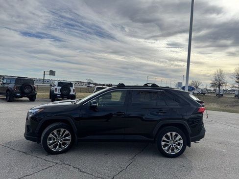 Used 2023 Toyota RAV4 XLE Premium image 5