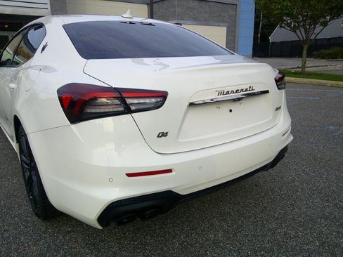Used 2022 Maserati Ghibli Modena Q4 AWD/4WD image 37