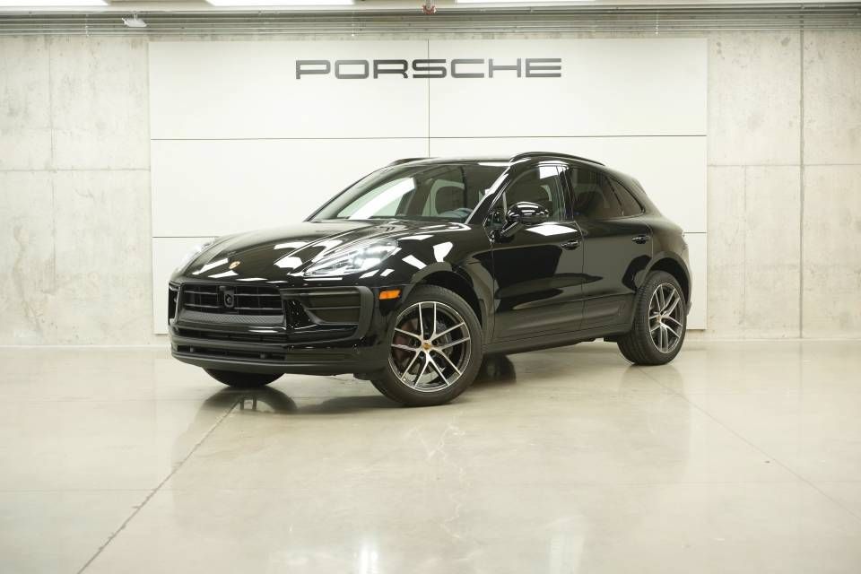 Certified 2026 Porsche Macan AWD/4WD image 1