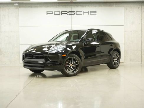 Certified 2026 Porsche Macan AWD/4WD image 1