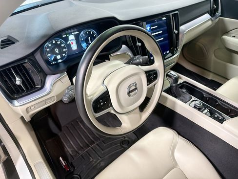 Used 2020 Volvo V60 T5 Cross Country image 4