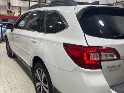Used 2018 Subaru Outback 2.5i Limited image 44