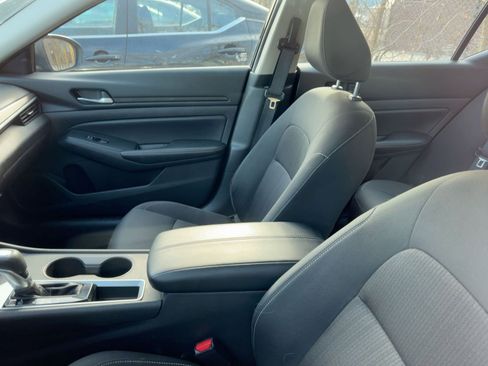 Used 2025 Nissan Altima 2.5 SV image 7