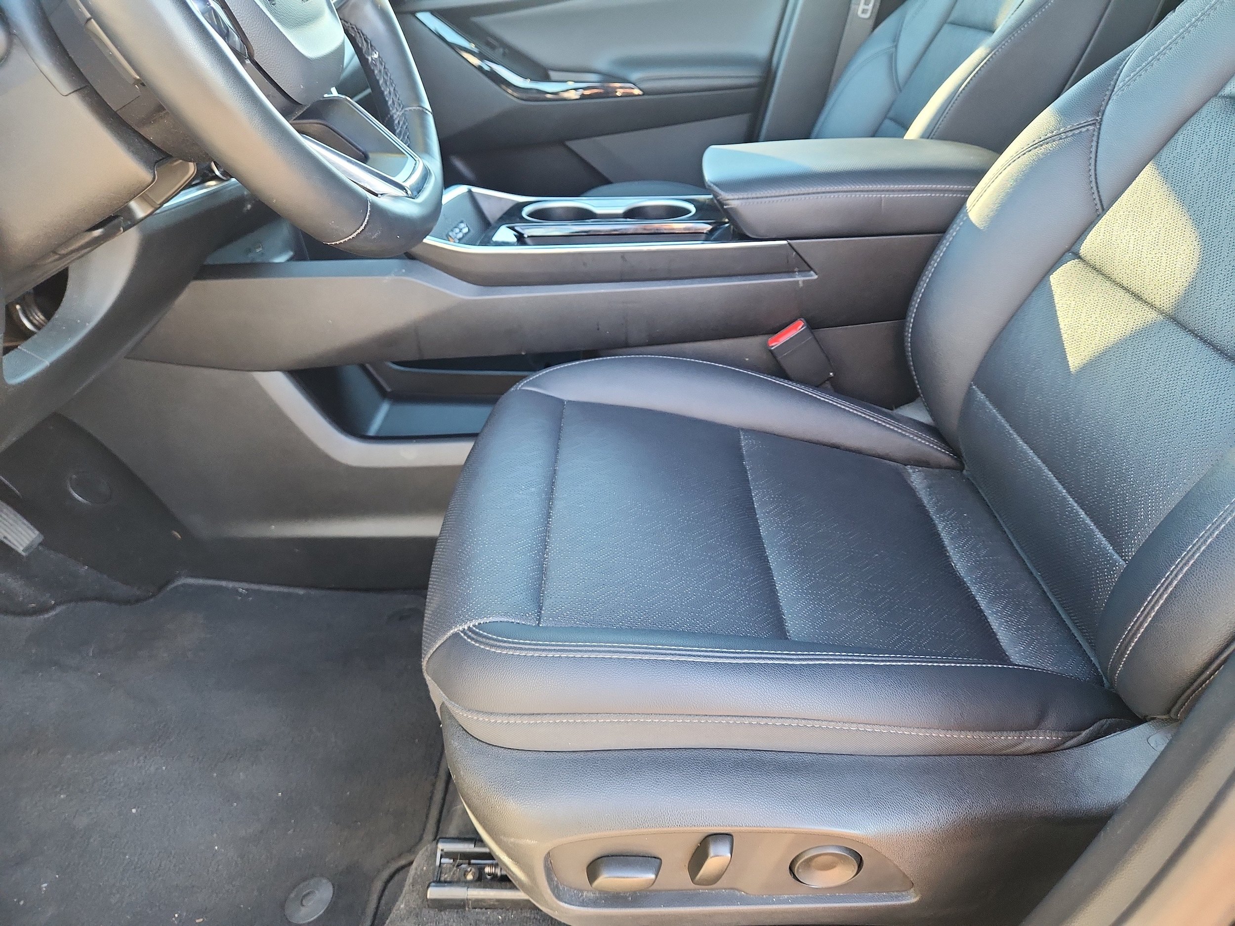 Used 2025 Chevrolet Equinox LT w/ Convenience Package II AWD/4WD image 10