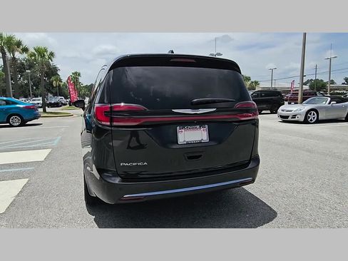 Used 2023 Chrysler Pacifica Touring-L w/ Uconnect Theater Family Group FWD image 29