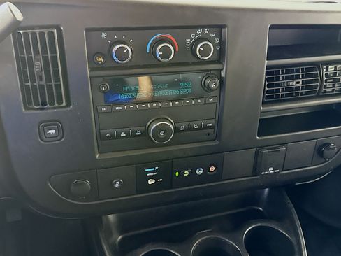 Used 2021 Chevrolet Express 2500 RWD image 16