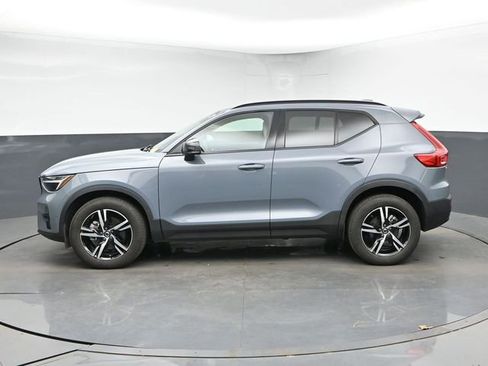 Used 2023 Volvo XC40 B5 Plus w/ Protection Package Premier AWD/4WD image 6