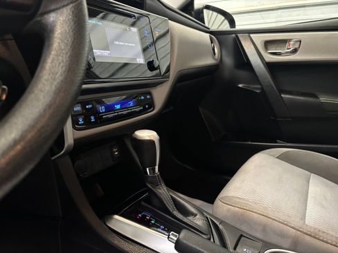 Used 2018 Toyota Corolla LE FWD image 22