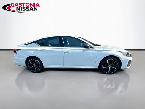 Used 2024 Nissan Altima 2.5 SR FWD image 10