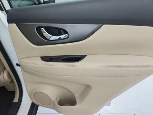 Used 2016 Nissan Rogue SV FWD image 39