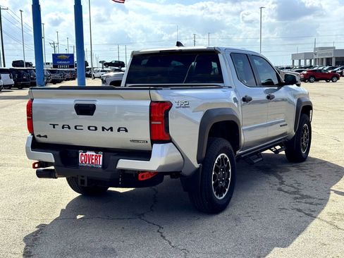 Used 2024 Toyota Tacoma TRD Off-Road image 8