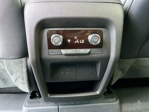 Used 2025 Chevrolet Traverse Z71 w/ LPO, Floor Liner Package AWD/4WD image 27