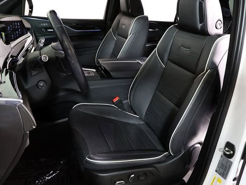 Used 2022 Cadillac Escalade Sport w/ Heavy-Duty Trailer Package AWD/4WD image 4