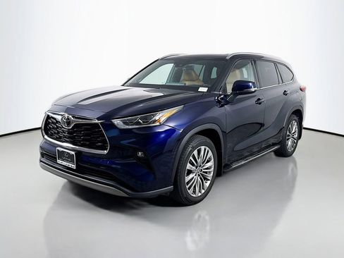 Used 2020 Toyota Highlander Platinum AWD/4WD image 1