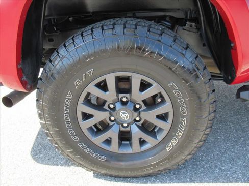 Used 2023 Toyota Tacoma SR5 w/ Technology Package AWD/4WD image 27