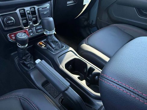 New 2025 Jeep Gladiator Rubicon image 23