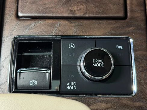 Used 2018 Lincoln Navigator Select AWD/4WD image 38