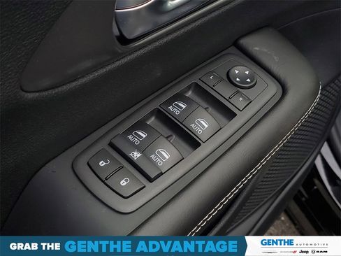 New 2026 Chrysler Pacifica Select image 11