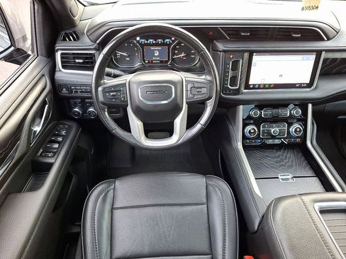 Used 2021 GMC Yukon XL Denali w/ Denali Premium Package image 14