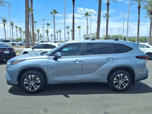 Certified 2024 Toyota Highlander XLE FWD image 7
