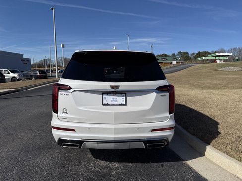 Certified 2021 Cadillac XT6 Premium Luxury image 4