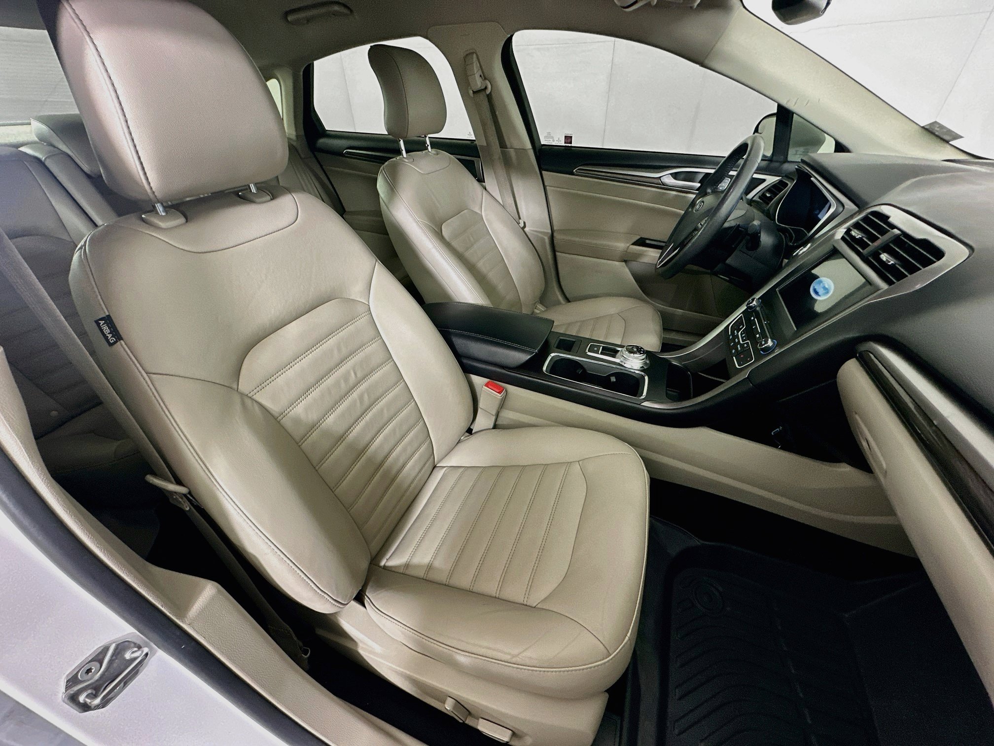 Used 2018 Ford Fusion SE w/ Fusion SE Technology Package FWD image 29