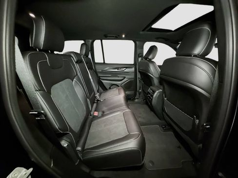 New 2025 Jeep Grand Cherokee Altitude AWD/4WD image 35