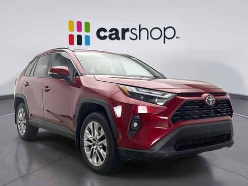 Used 2022 Toyota RAV4 XLE Premium AWD/4WD image 7