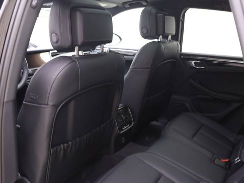 Used 2025 Porsche Macan AWD/4WD image 15