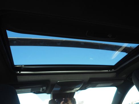 Used 2025 Toyota RAV4 SE image 16