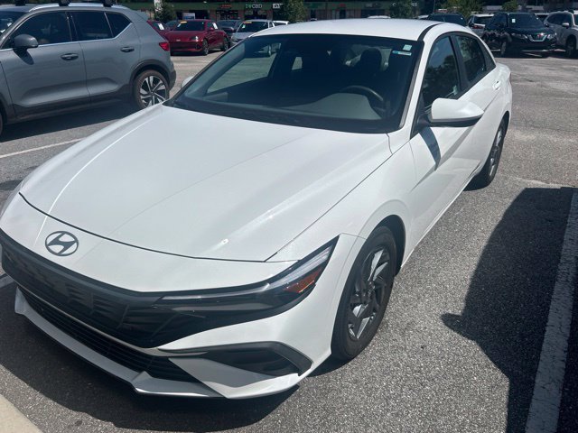 Certified 2024 Hyundai Elantra SEL FWD image 4